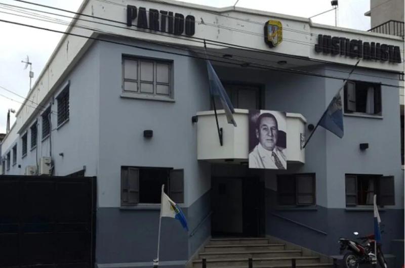 El presidente del PJ provincial anuncioacute tambieacuten su precandidatura a gobernador