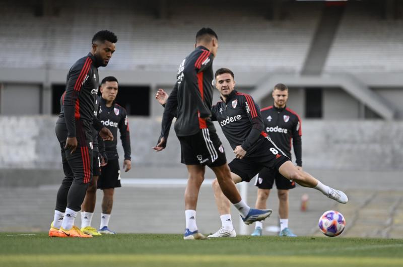 River inicia su camino en la altura de La Paz ante The Strongest