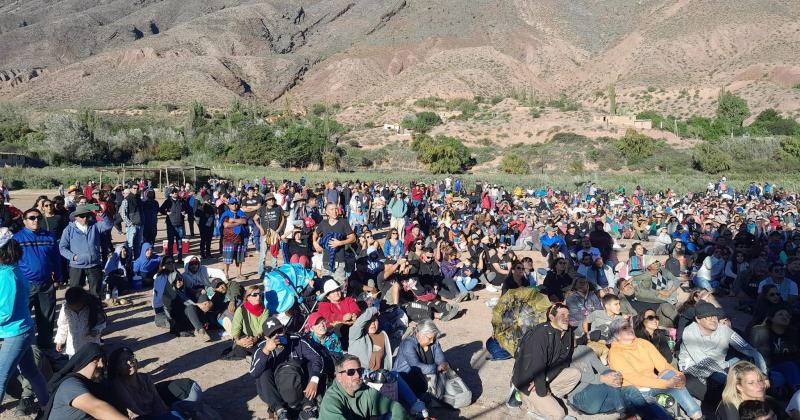 Presentacioacuten de documental realizado por el grupo Divididos en Tilcara