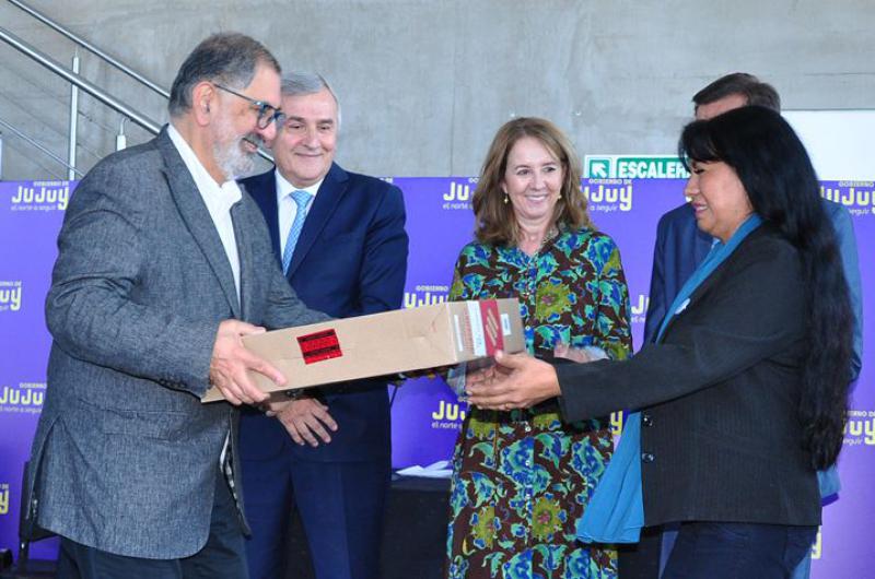 La Escuela Municipal Marina Vilte recibioacute equipos del Programa PROMACE