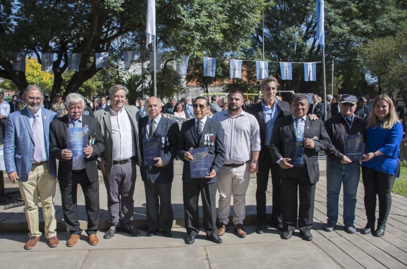 Entregaron placas con coacutedigos QR a veteranos de la guerra de Malvinas