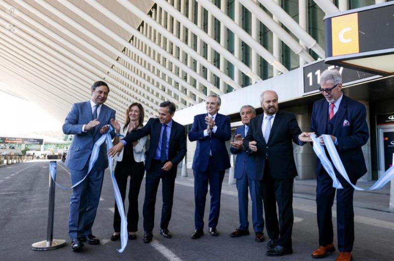 Alberto Fernaacutendez inauguroacute la nueva terminal en Ezeiza 