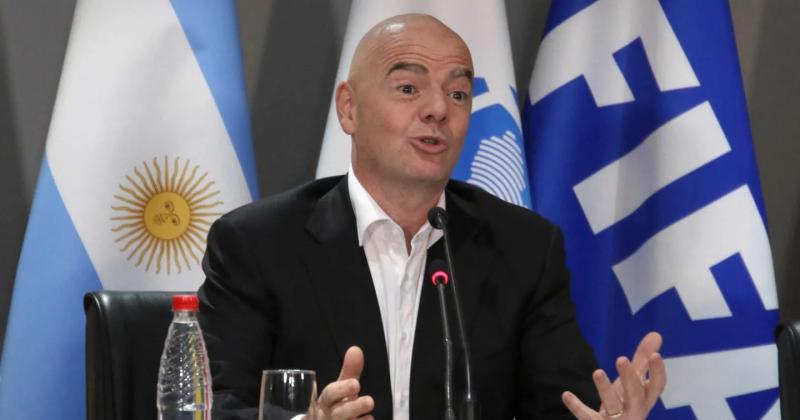 La FIFA confirmoacute que el Mundial Sub 20 se haraacute en la Argentina y comenzaraacute el 20 de mayo
