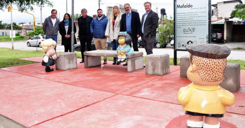 Autoridades municipales y vecinos disfrutaron de las nuevas esculturas