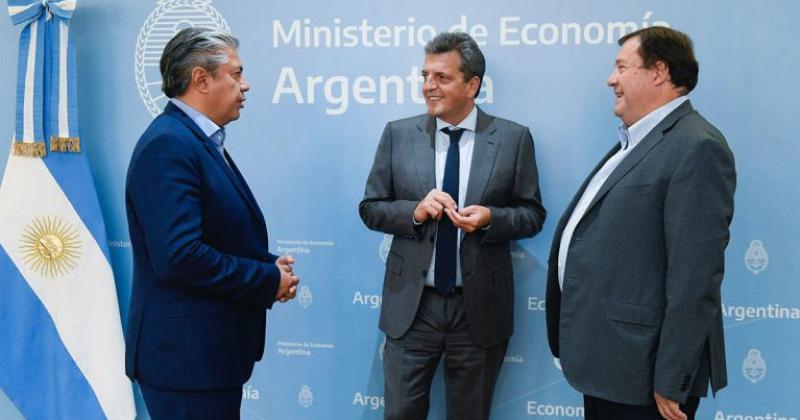 Massa se reunioacute con los electos gobernadores Weretilneck y Figueroa