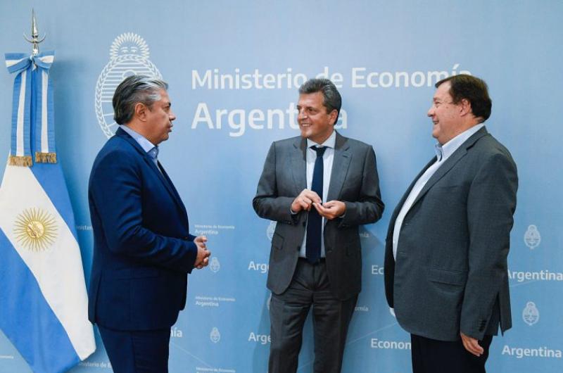 Massa se reunioacute con los electos gobernadores Weretilneck y Figueroa