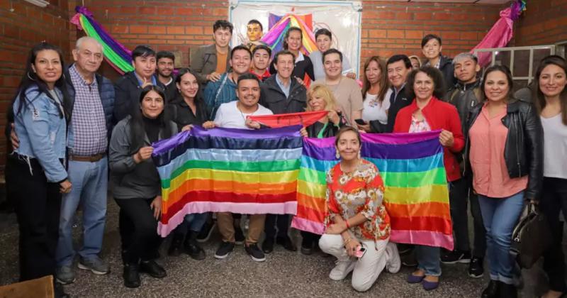 Ante personas del colectivo LGBT Sadir sostuvo que hay que tender puentes