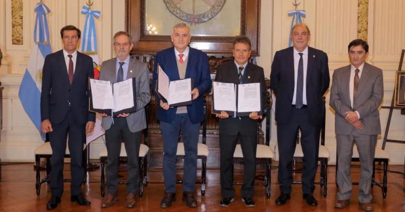 Firmaron convenio para la creacioacuten de la carrera de Medicina en Jujuy