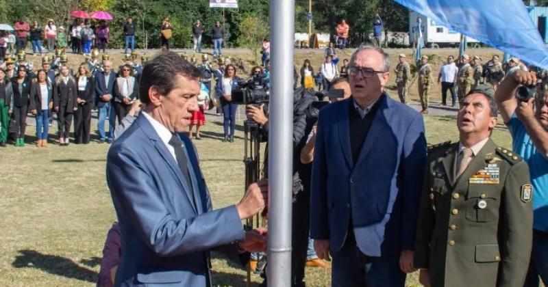 Carlos Sadir destacoacute el rol de los gauchos jujentildeos en la defensa de la Patria