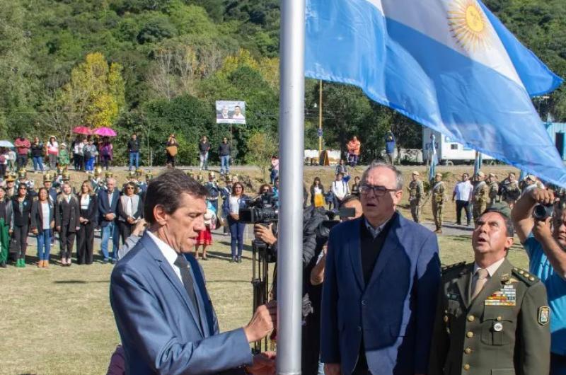 Carlos Sadir destacoacute el rol de los gauchos jujentildeos en la defensa de la Patria