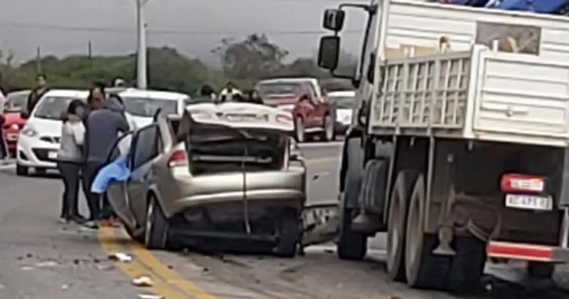 Dos muertos en un choque frontal cerca de Volcaacuten 