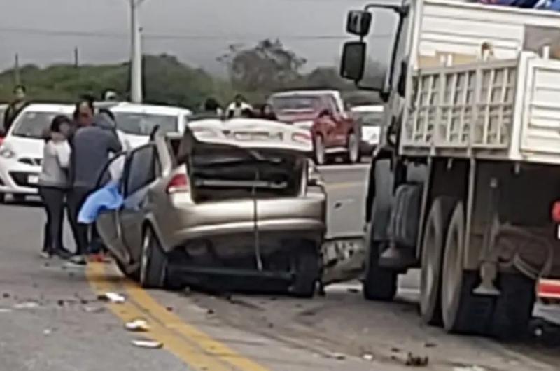 Dos muertos en un choque frontal cerca de Volcaacuten 