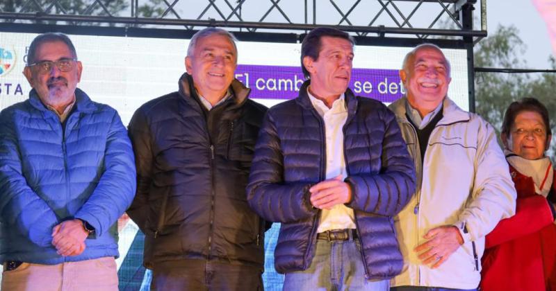 En un acto multitudinario Morales cerroacute la campantildea de Cambia Jujuy en capital