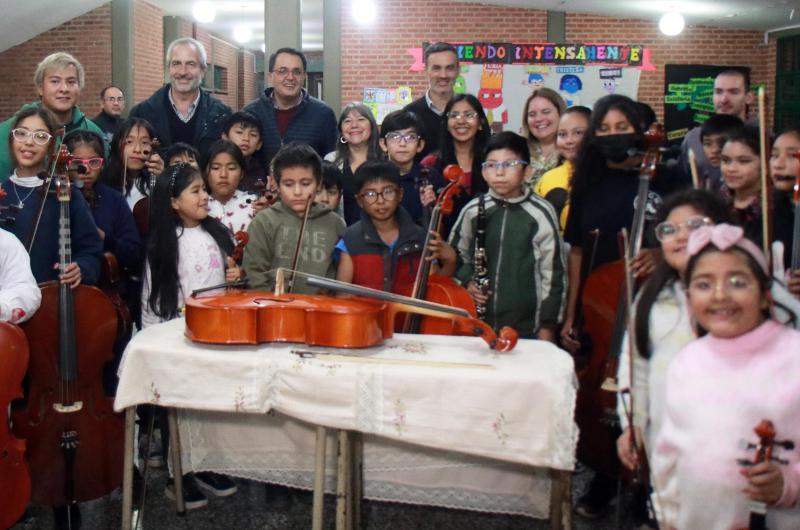 Fundacioacuten Muacutesica con alas de barrio El Chingo recibioacute importante donacioacuten