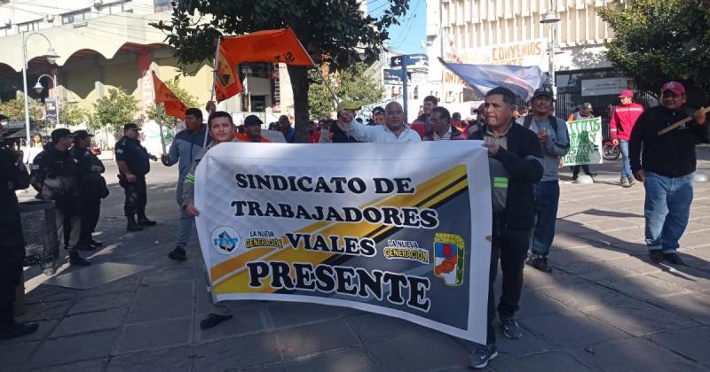 Se profundiza el reclamo- trabajadores viales decidieron marchar