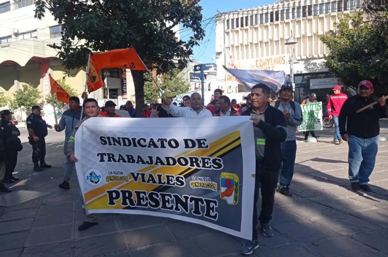 Se profundiza el reclamo- trabajadores viales decidieron marchar