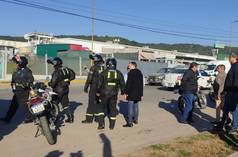 Enfrentamiento entre feriantes y puesteros por el predio en barrio General Arias