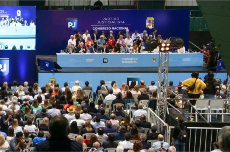 El PJ deliberoacute bajo clamor de la candidatura de la Vicepresidenta