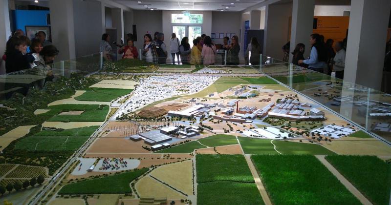 Ledesma inauguroacute nueva maqueta que representa el paisaje productivo protegido