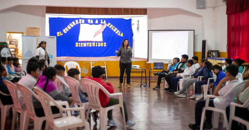 Chaher explicoacute el trabajo del Congreso de la Nacioacuten a estudiantes de La Mendieta