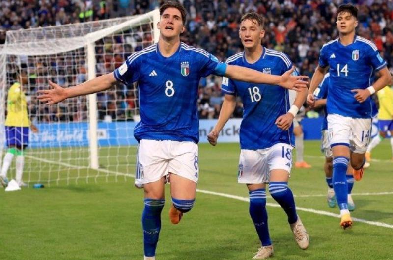 Brasil perdioacute ante Italia en su debut por el Grupo D