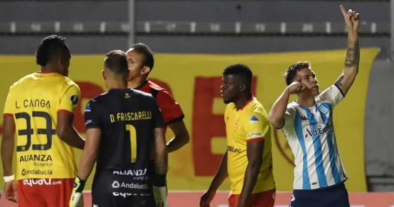 Racing vencioacute al Aucas de Ecuador y quedoacute cerca de la clasificacioacuten a la proacutexima fase