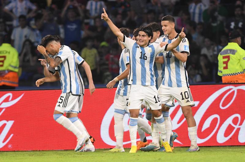 Argentina goleoacute a Guatemala y selloacute el pase a octavos de final