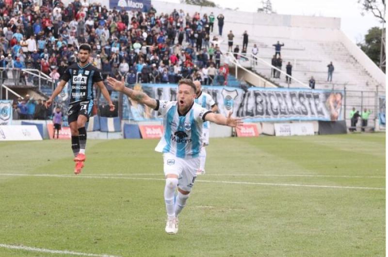 Con sufrido al final Gimnasia le ganoacute al Racing cordobeacutes