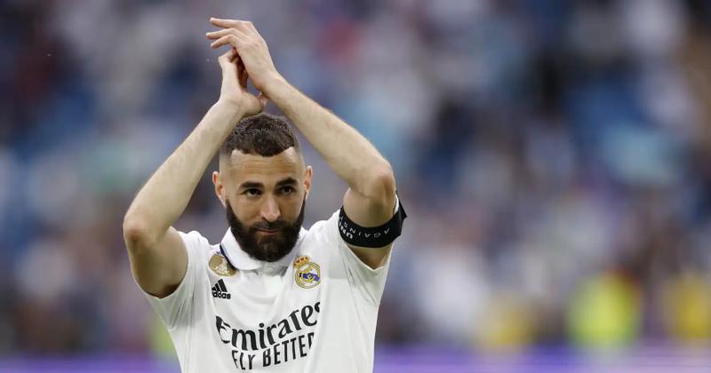 Benzema se despide hoy del Real Madrid y firma con un club aacuterabe