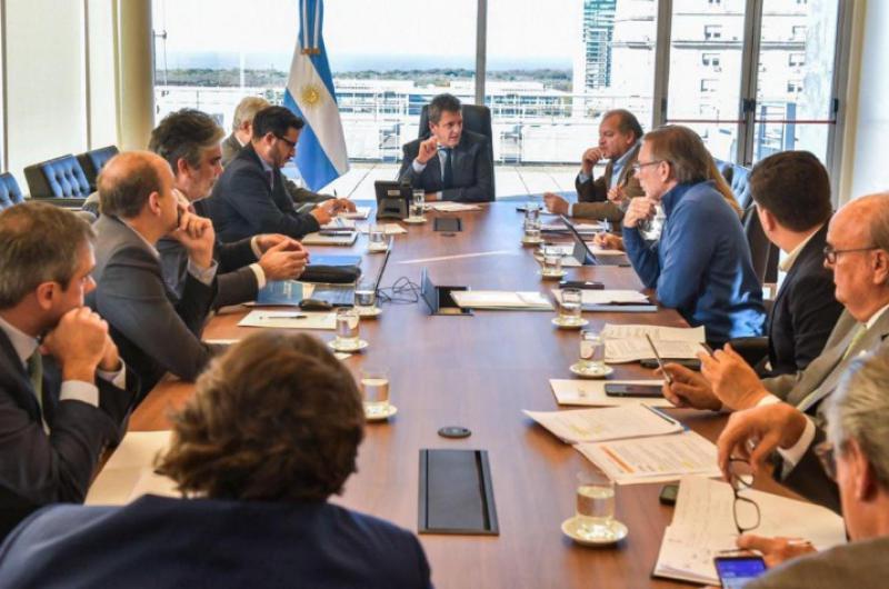 Economiacutea haraacute un nuevo canje voluntario de tiacutetulos en pesos 