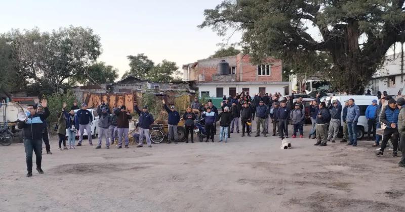 Trabajadores municipales de Jujuy anunciaron paro para el jueves y denuncian peacuterdida salarial