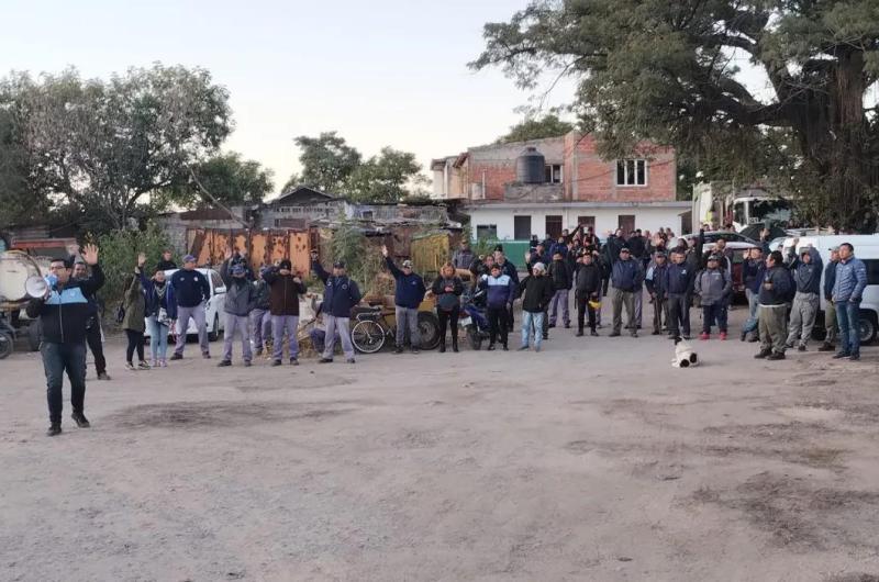 Trabajadores municipales de Jujuy anunciaron paro para el jueves y denuncian peacuterdida salarial