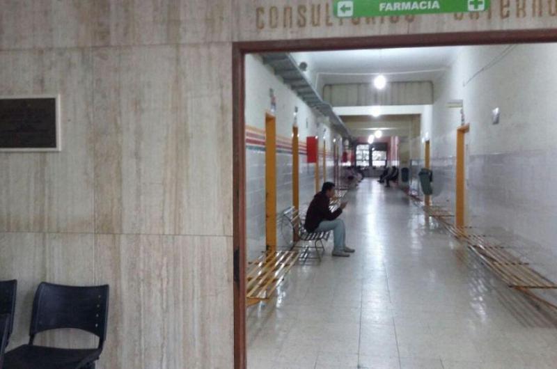 Impaciente un joven destrozoacute vidrios del hospital por un esguince