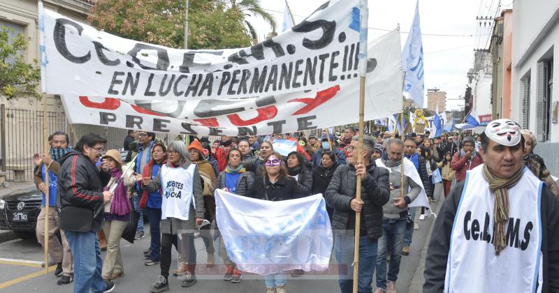 Jujuy atraviesa el sexto diacutea de paro docente medida que se extiende por tiempo indeterminado