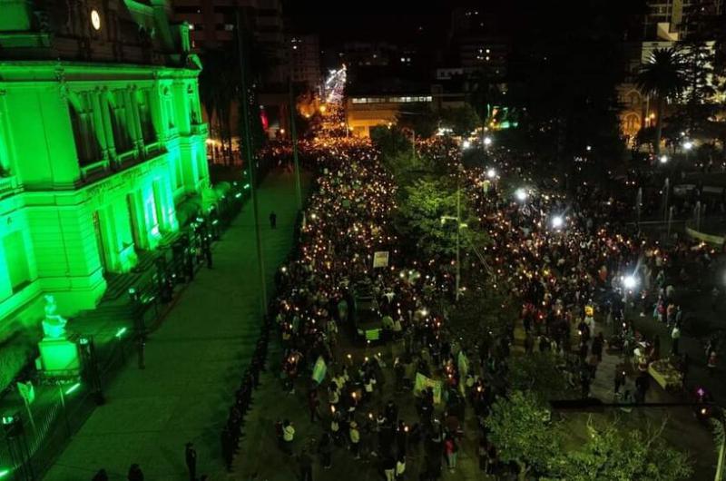 Histoacuterica Marcha de las Antorchas en Jujuy- arriba los salarios  abajo la reforma 