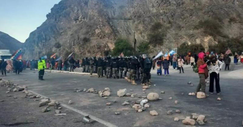 Gobierno buscoacute el diaacutelogo y los grupos violentos respondieron con piedras