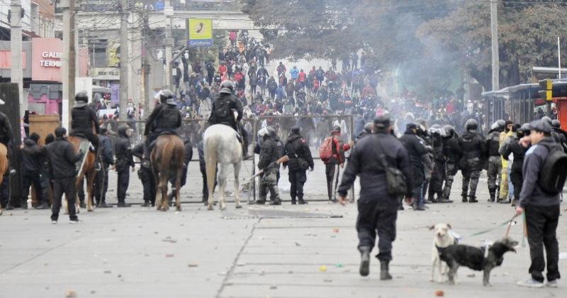 La reforma en Jujuy terminoacute en feroz batalla 