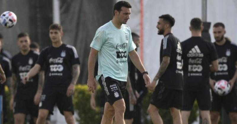 Scaloni y algunos jugadores del seleccionado regresan al paiacutes