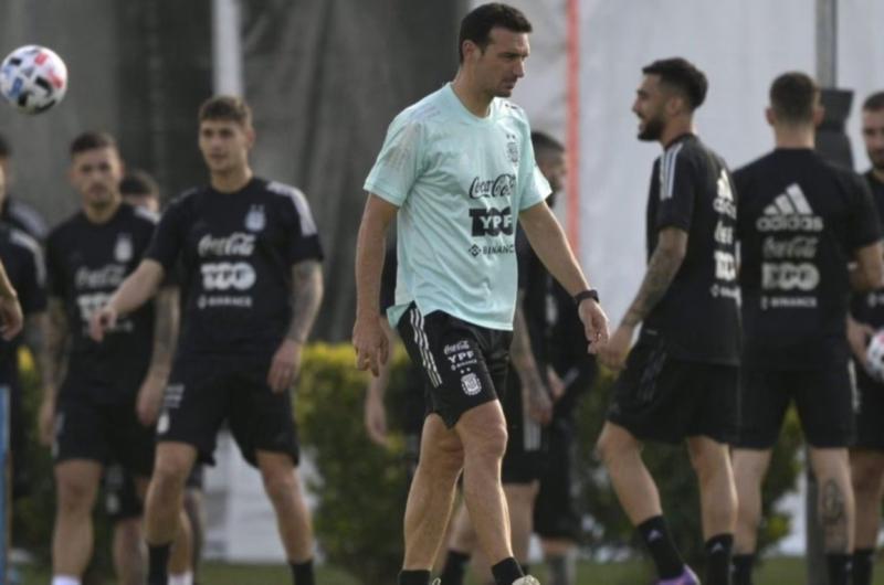 Scaloni y algunos jugadores del seleccionado regresan al paiacutes