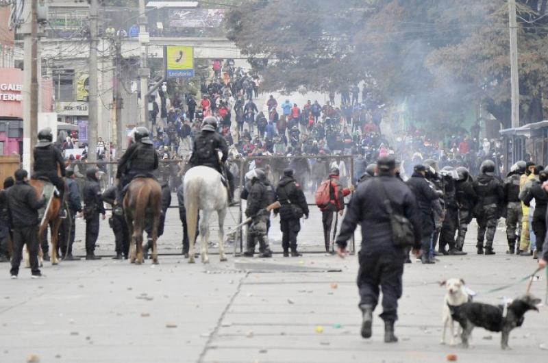 La reforma en Jujuy terminoacute en feroz batalla 