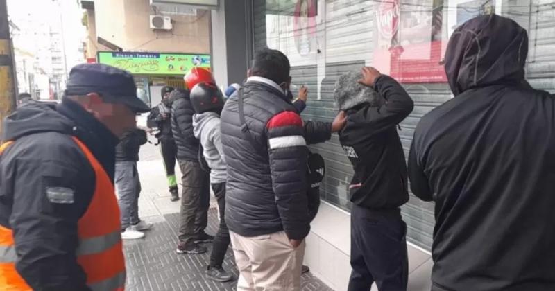 Detuvieron a 5 personas con intenciones de robo en un local comercial de San Salvador