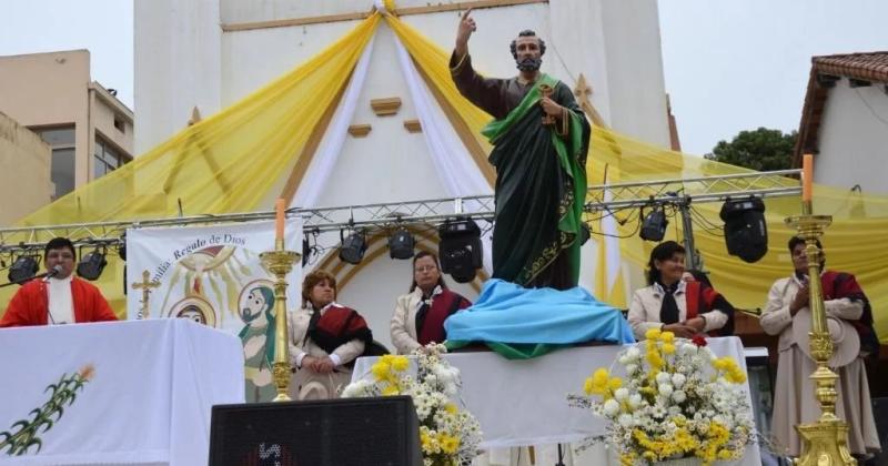 Uacuteltimos preparativos para celebrar la festividad en honor a San Pedro Apoacutestol