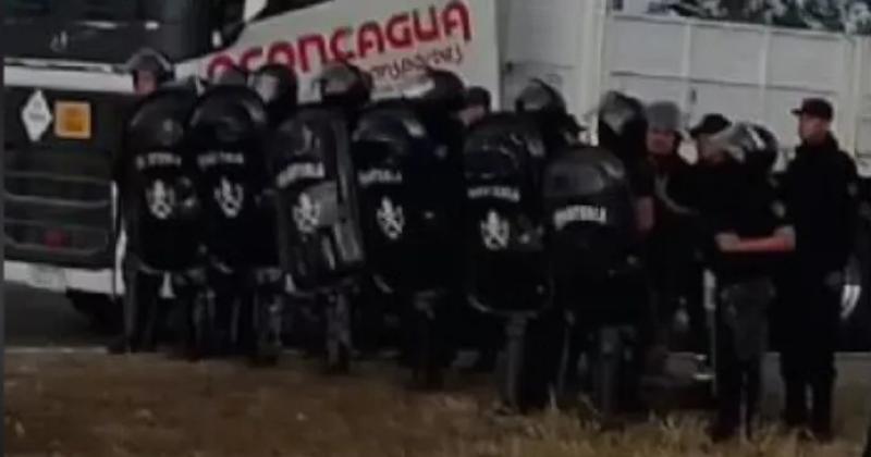 La policiacutea desalojoacute a manifestantes que cortaban la ruta 66