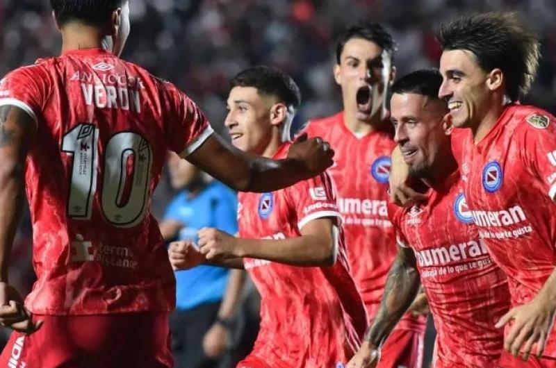 Argentinos Juniors define el liderazgo del Grupo E contra Independiente del Valle