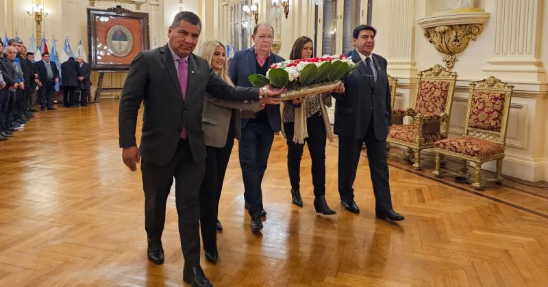 Locutores recordaron su diacutea en Saloacuten de la Bandera