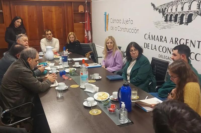 Convencionales dialogaron con el Colegiode Teacutecnicos y Caacutemara de la Construccioacuten