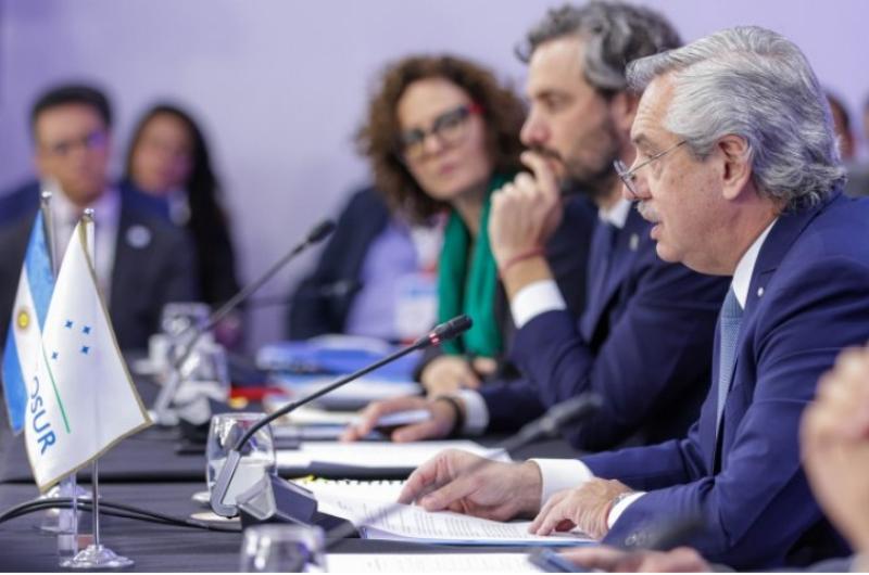 El presidente Fernaacutendez se despidioacute del Mercosur