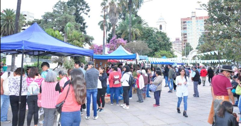 Patio criollo por el Diacutea de la Independencia