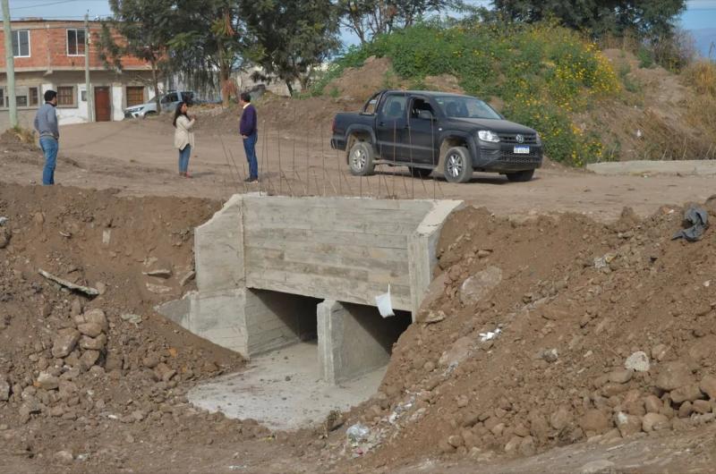 Continuacutea en ejecucioacuten el plan integral de obras para el barrio Tupac Amaru