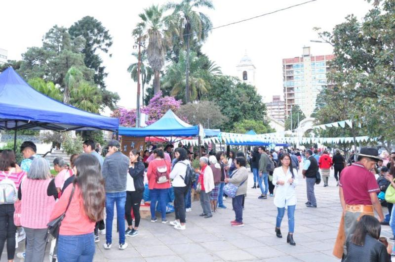 Patio criollo por el Diacutea de la Independencia
